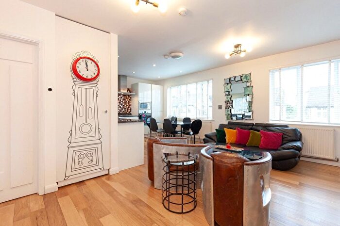 3 Bedroom Flat To Rent In Wharton Road, Headington, Oxford, OX3