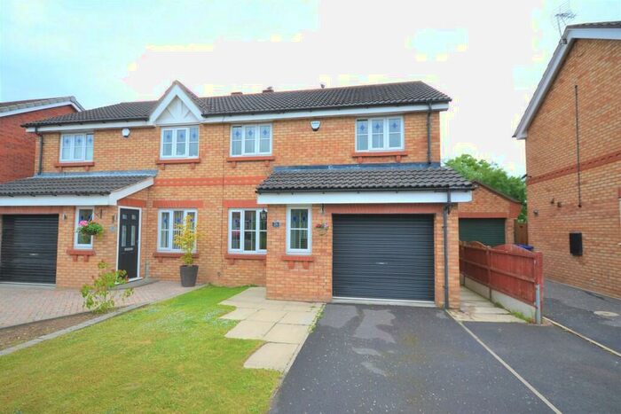 3 Bedroom Semi-Detached House To Rent In Shuttleworth Close, Rossington, DN11