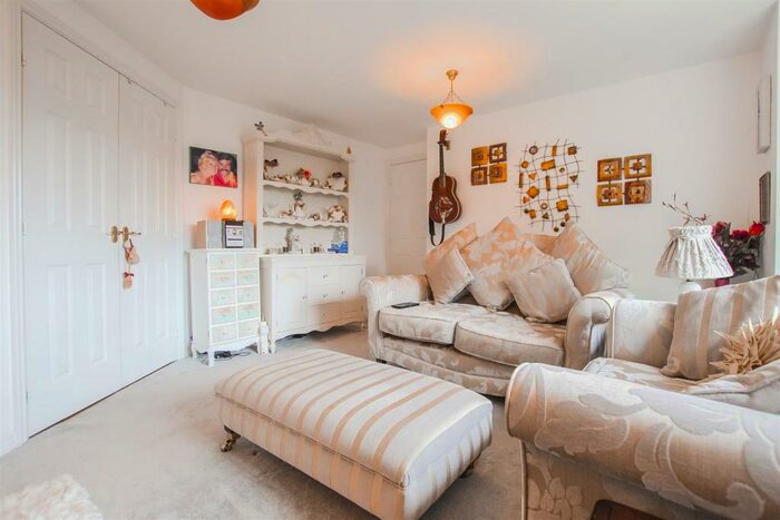 2 Bedroom Apartment To Rent In Oakwood Grove, Radcliffe, Manchester, M26