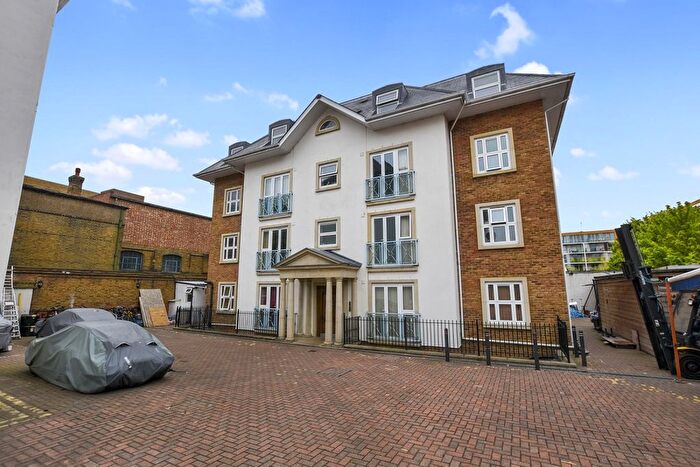 2 Bedroom Flat To Rent In High Street, London, N8