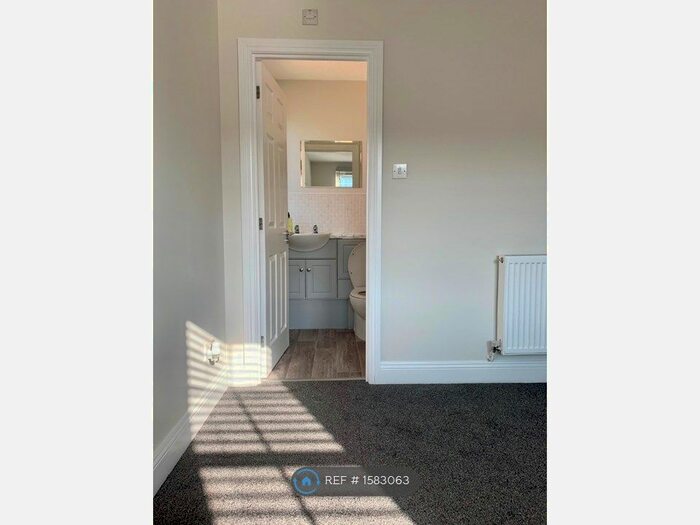 2 Bedroom Flat To Rent In Powderhall Rigg, Edinburgh, EH7