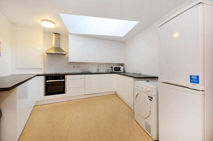 4 Bedroom Flat To Rent In Flat, Glossop Road, Broomhill, S10