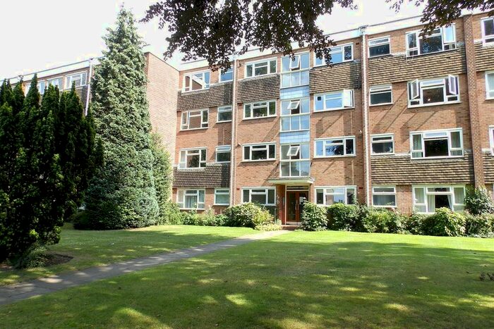 2 Bedroom Flat To Rent In Lovelace Road, Surbiton, KT6