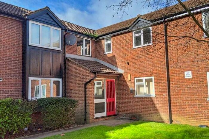 1 Bedroom Flat To Rent In Springwood Crescent, Edgware, HA8