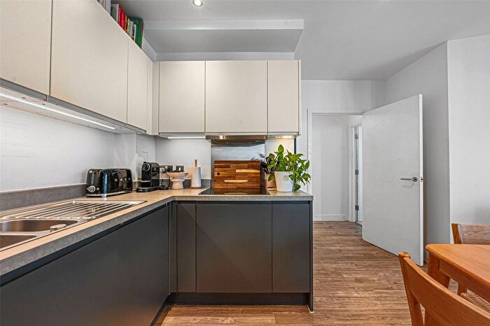 2 Bedroom Flat For Sale In Therm Court, Rookwood Way, London, E3
