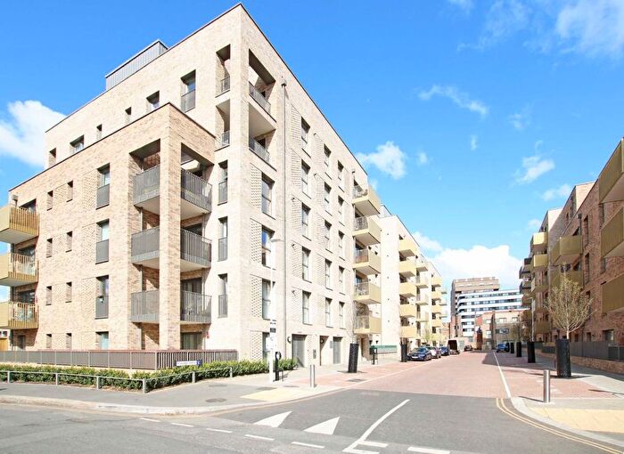 1 Bedroom Flat To Rent In Selbourne Avenue, Hounslow, TW3