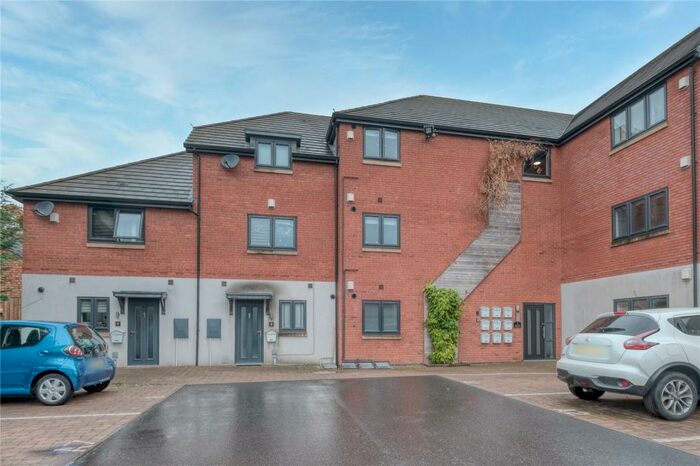 2 Bedroom Apartment To Rent In Trinity Way, Shirley, Solihull, West Midlands, B90