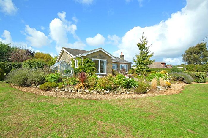 4 Bedroom Detached Bungalow For Sale In Extensive Gardens * Newchurch, PO36