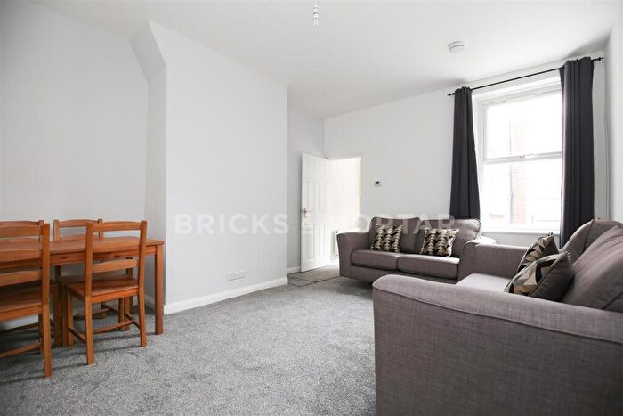 2 Bedroom Flat To Rent In Spencer Street, Heaton, Newcastle Upon Tyne, NE6
