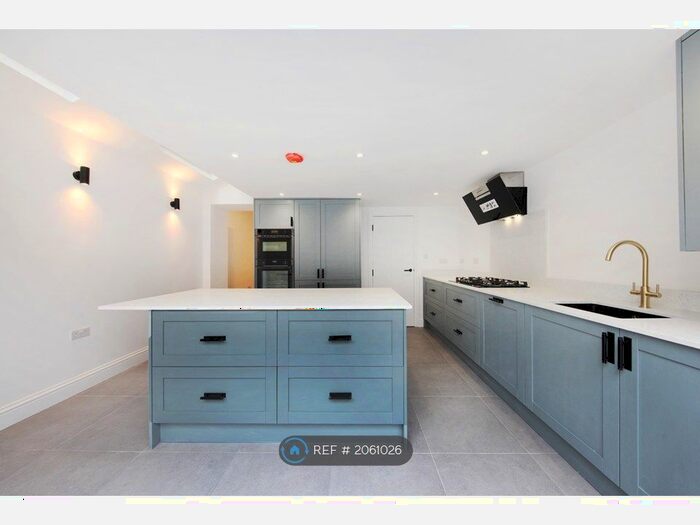 5 Bedroom Terraced House To Rent In Bellamy Street, London, SW12