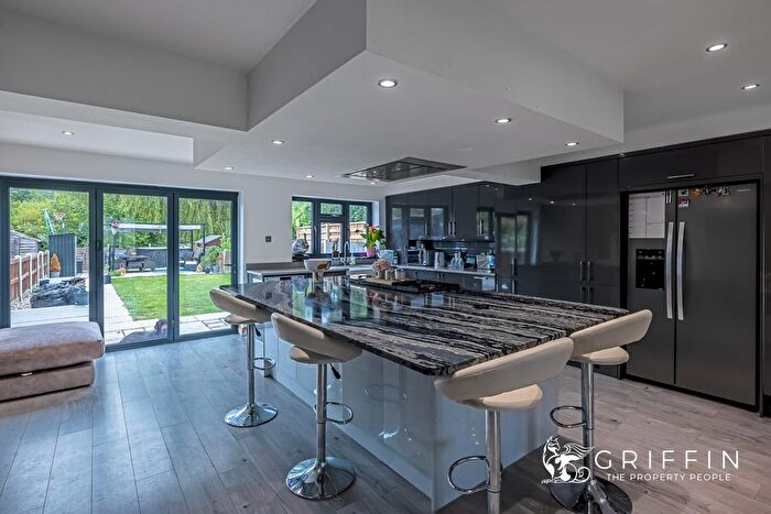 3 Bedroom Terraced House For Sale In Plover Gardens, Upminster, RM14