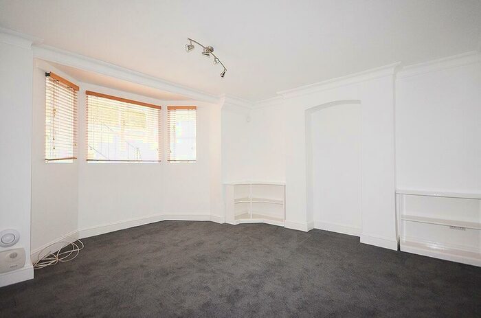 3 Bedroom Flat To Rent In Highgate Avenue, Highgate, London, N6