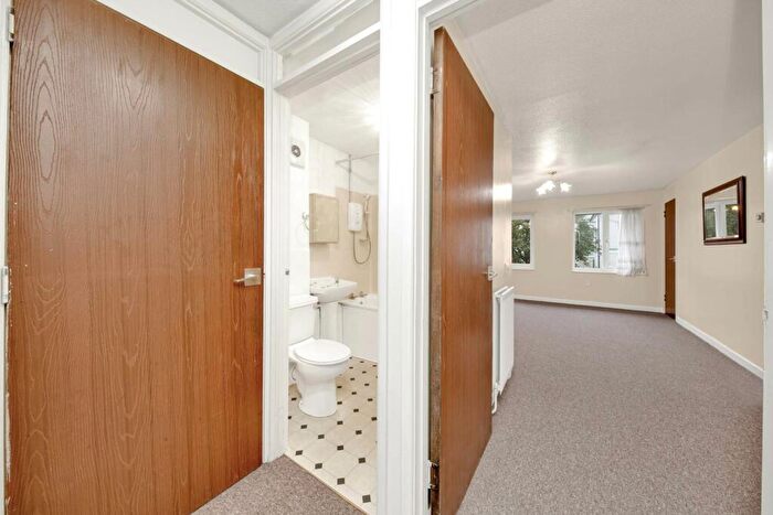 1 Bedroom Flat For Sale In Etloe House, Leyton, E10