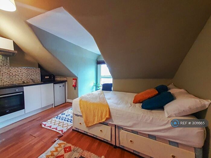 Studio To Rent In Bedford Hill, London, SW12