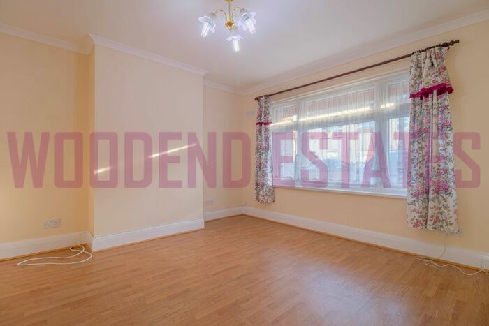 3 Bedroom Semi-Detached House To Rent In Gledwood Avenue, Hayes, UB4