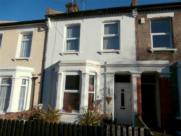 1 Bedroom Flat To Rent In Shakespeare Drive, Westcliff-On-Sea, SS0