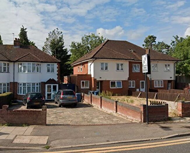 6 Bedroom Terraced House To Rent In Village Way, Pinner, HA5