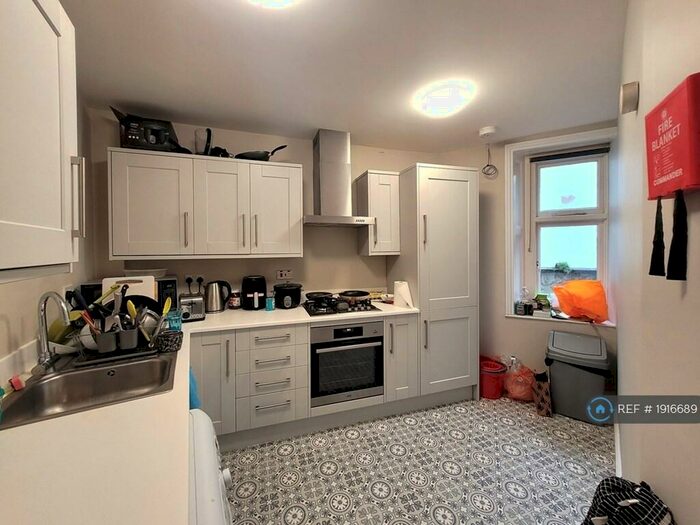 3 Bedroom Maisonette To Rent In Bruton Place, Bristol, BS8