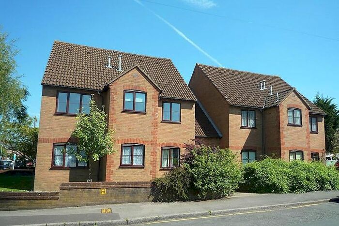 1 Bedroom Flat To Rent In Abercromby Avenue, High Wycombe, HP12