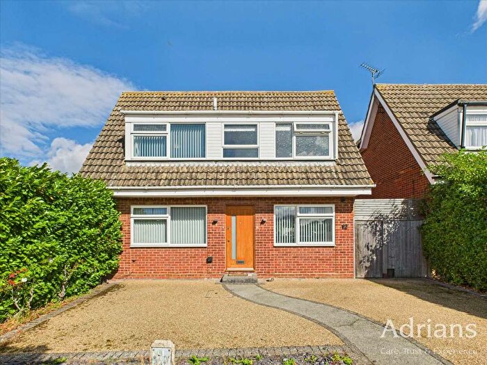 2 Bedroom Detached House For Sale In Downsway, Springfield, Chelmsford, CM1