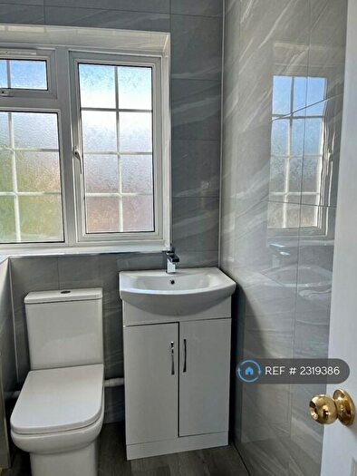 2 Bedroom End Of Terrace House To Rent In Renshaw Close, Luton, LU2