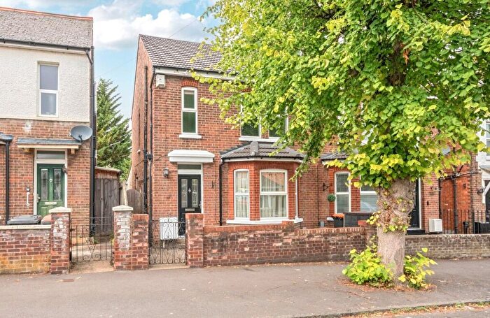 3 Bedroom Semi-Detached House For Sale In Clifton Road, Dunstable, Bedfordshire, LU6