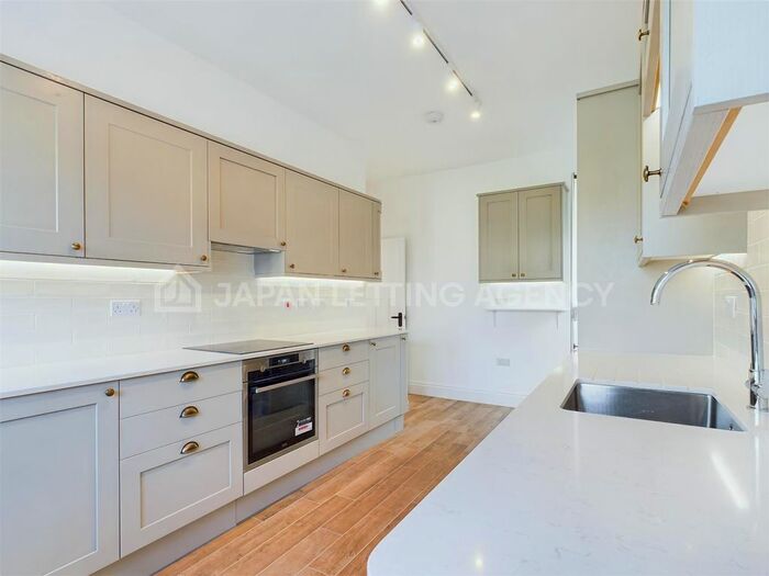 4 Bedroom Detached House To Rent In Stuart Avenue, Ealing, London, W5