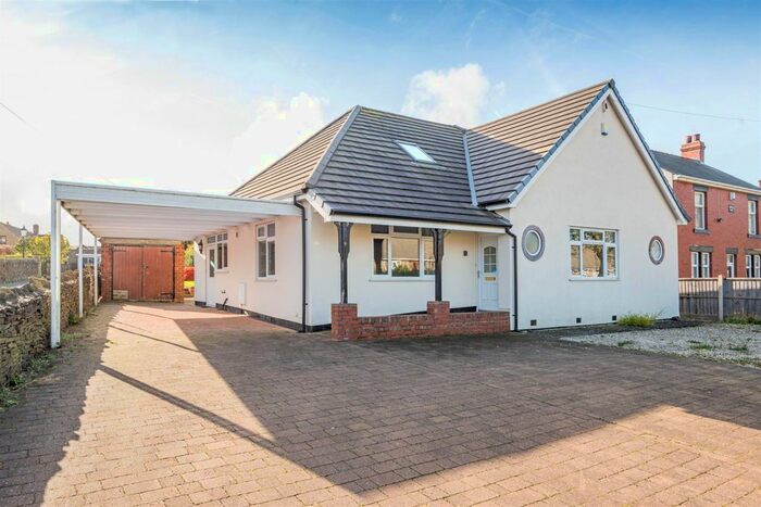 4 Bedroom Detached Bungalow To Rent In Broomfield Lane, Stocksbridge, Sheffield, S36