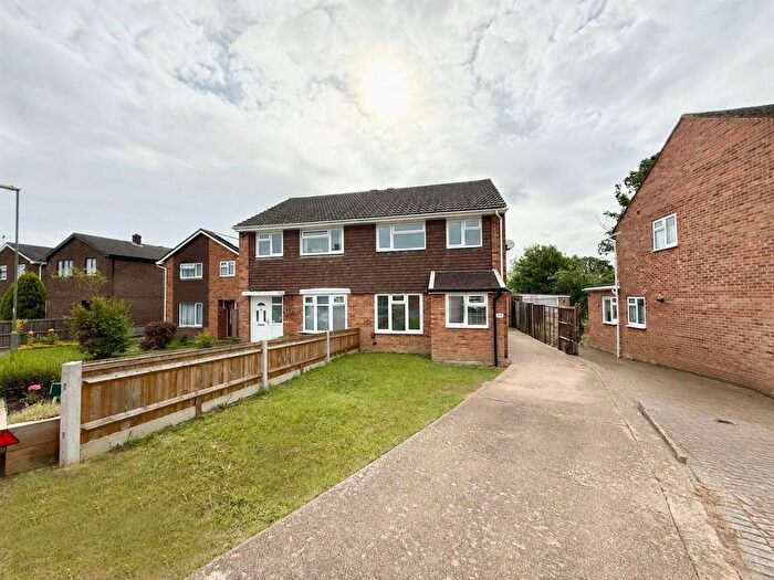 3 Bedroom Semi-detached House To Rent In Sovereign Drive, Botley, Southampton, SO30