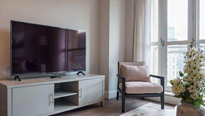 2 Bedroom Flat To Rent In Westferry Circus, London, E14