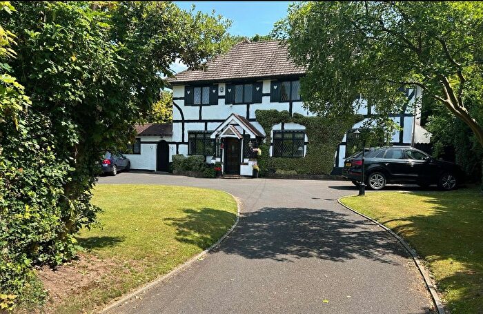 6 Bedroom Detached House For Sale In Longdown Lane North, Epsom, KT17
