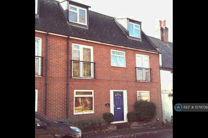 4 Bedroom Semi-Detached House To Rent In Horsefair Green, Stony Stratford, Milton Keynes, MK11