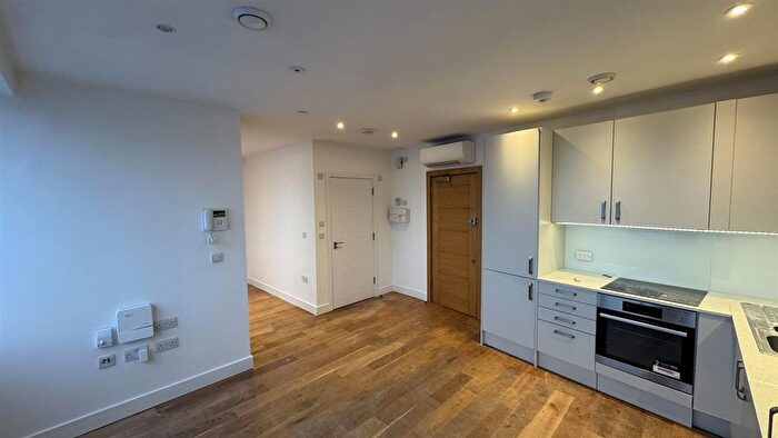 1 Bedroom Flat To Rent In High Street, Feltham, TW13