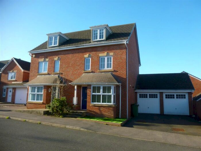 4 Bedroom Semi-Detached House To Rent In Sunningdale Way, Gainsborough, DN21