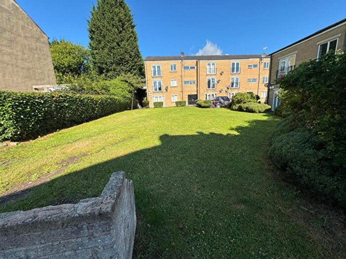 2 Bedroom Apartment To Rent In Regency Gardens, Mount Terrace, Halifax, HX2