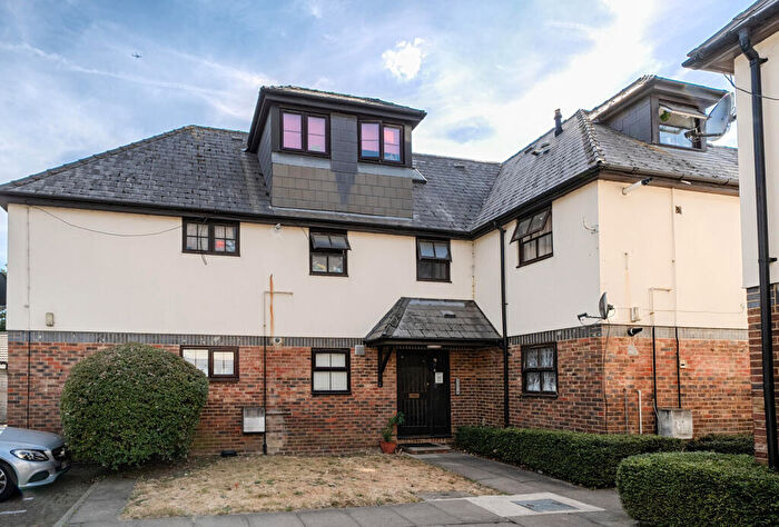 1 Bedroom Apartment For Sale In Grove Road, Mitcham, CR4