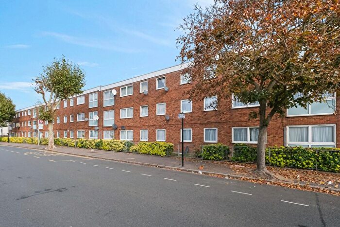 3 Bedroom Maisonette For Sale In Folkestone Road, London, E6