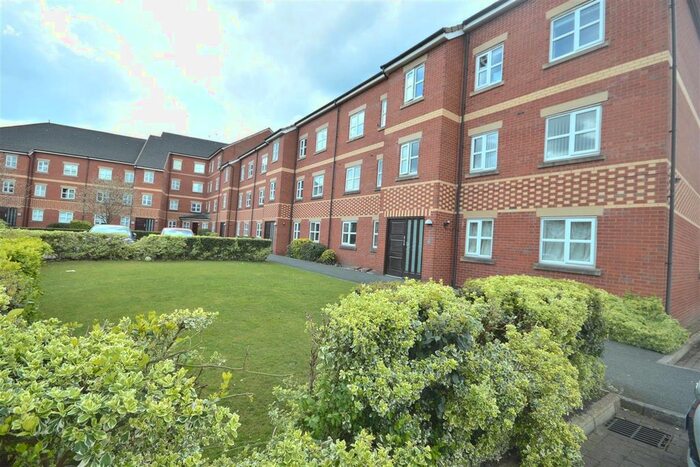 3 Bedroom Flat To Rent In Russell Place, Sale, M33