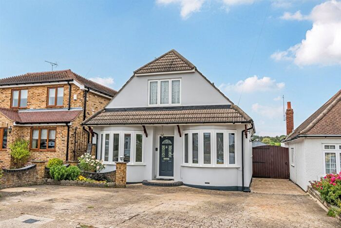 4 Bedroom Detached House For Sale In Beech Avenue, Enfield, EN2