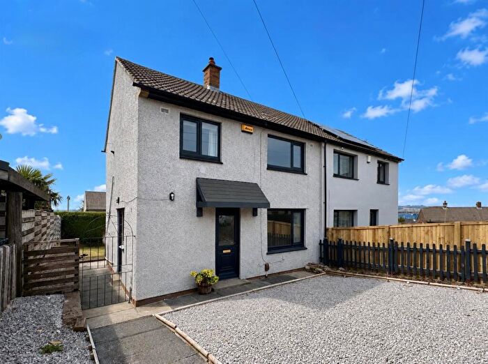 3 Bedroom Semi-Detached House For Sale In Weymouth Avenue, Oakes, Huddersfield, HD3