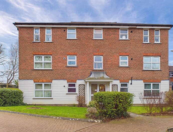 2 Bedroom Flat For Sale In Greenacres, North Parade, Horsham, West Sussex., RH12