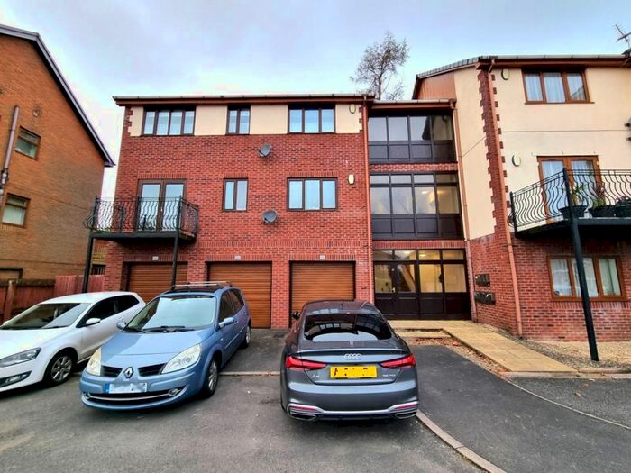 2 Bedroom Flat To Rent In Kingswood Close, Hengoed, CF82