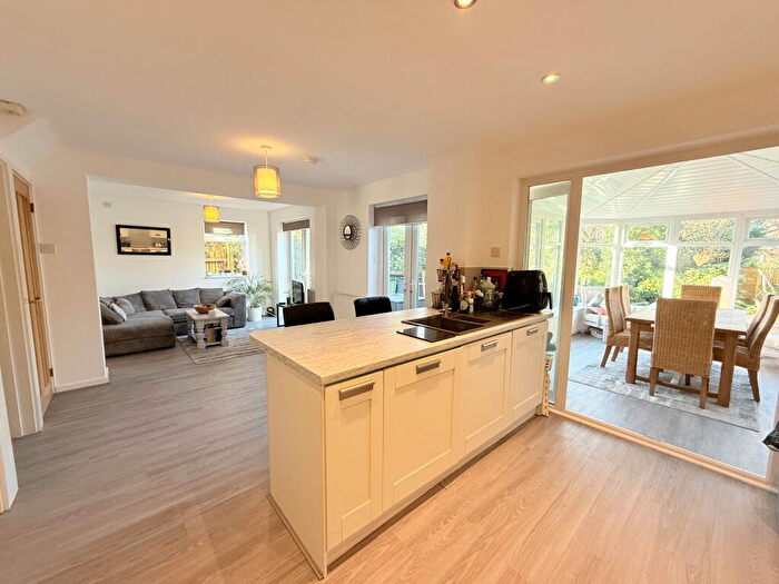 4 Bedroom Detached House For Sale In Raddington Drive, Solihull, B92