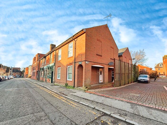 1 Bedroom Flat To Rent In Martyr Road, Guildford, GU1