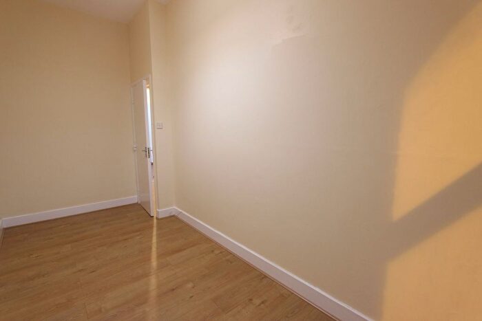 1 Bedroom Flat To Rent In North End Road, London, W14