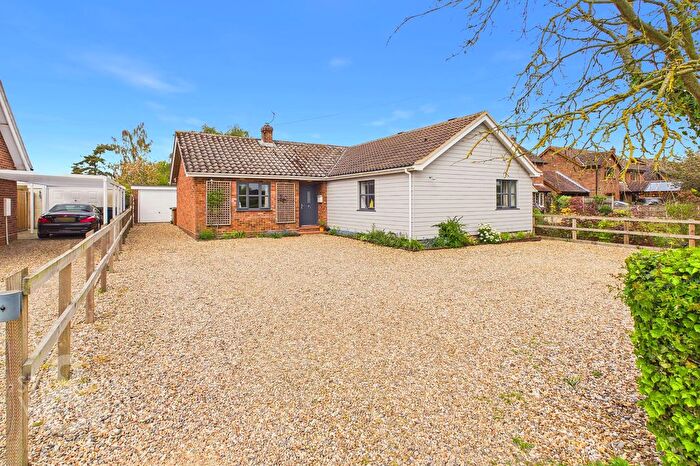 4 Bedroom Detached Bungalow For Sale In Wymondham Road, Wreningham, Norwich, NR16