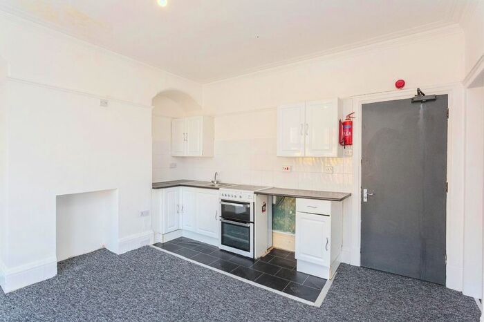 2 Bedroom Flat To Rent In Holmfield Road, Blackpool, Lancashire, FY2