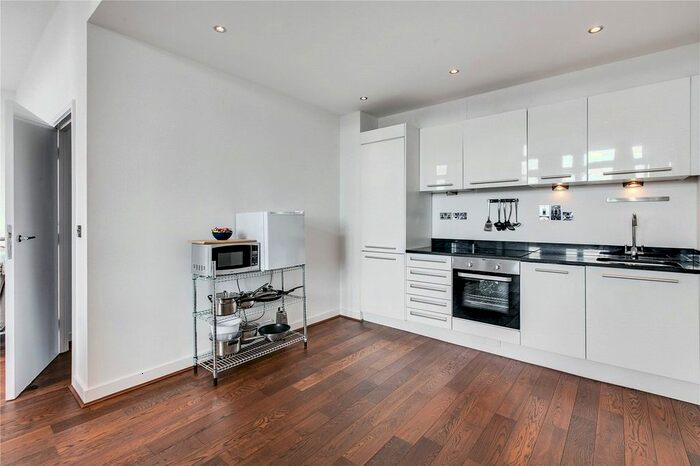 2 Bedroom Flat To Rent In Pentonville Road, Islington, London, N1