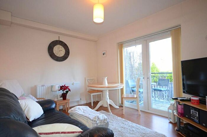 2 Bedroom Apartment To Rent In Mapledurham Drive, RG8