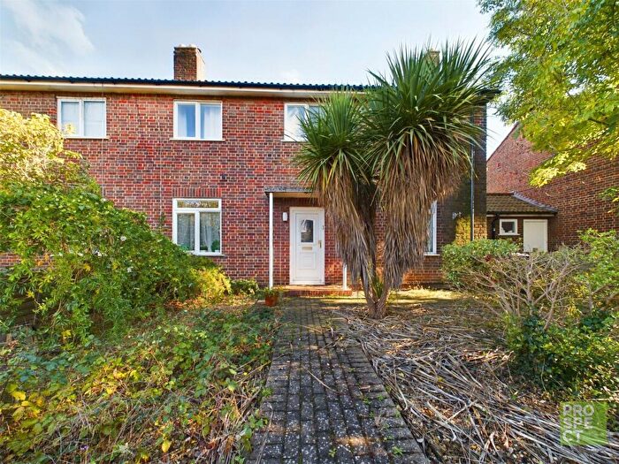 3 Bedroom Semi-Detached House To Rent In Tuns Lane, Slough, Berkshire, SL1